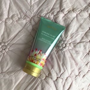 Pear & blossom scented body lotion